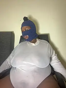NaughtyGirl0000 online show from May 27, 2026, 6:32 am