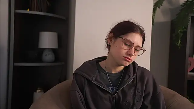 KaryLias online show from March 16, 2026, 5:15 am