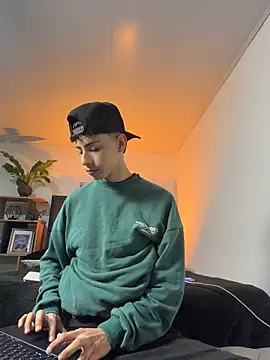 Snapshot of SebastianReed_ chatting on April 18, 2026, 1:19 am SebastianReed online show from April 18, 2026, 1:19 am