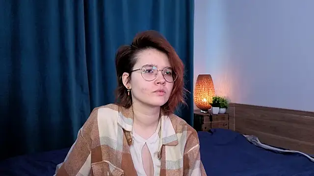 FlaviaAvena online show from March 25, 2026, 8:35 am