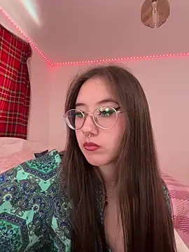 Snapshot of evelynnMiss chatting on June 15, 2026, 1:55 pm evelynnMiss online show from June 15, 2026, 1:55 pm