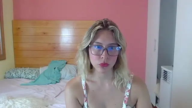 Snapshot of Dulce_Victoria_ chatting on March 21, 2026, 11:41 pm Dulce Victoria online show from March 21, 2026, 11:41 pm