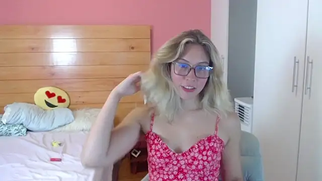 Snapshot of Dulce_Victoria_ chatting on March 21, 2026, 12:34 am Dulce Victoria online show from March 21, 2026, 12:34 am