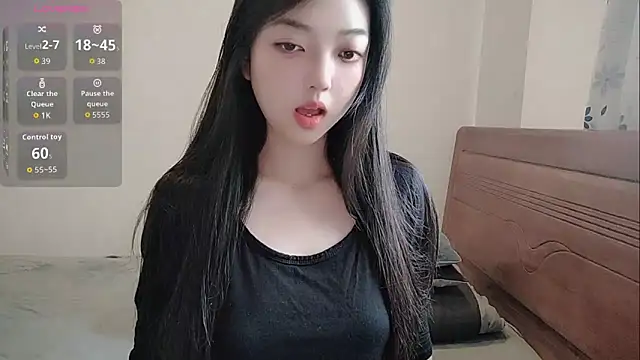 Snapshot of oblakitty_ chatting on May 15, 2026, 11:25 pm oblakitty online show from May 15, 2026, 11:25 pm