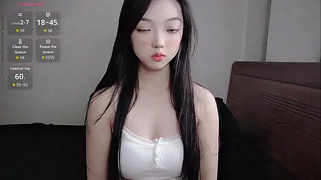 Snapshot of oblakitty_ chatting on May 12, 2026, 11:55 pm oblakitty online show from May 12, 2026, 11:55 pm