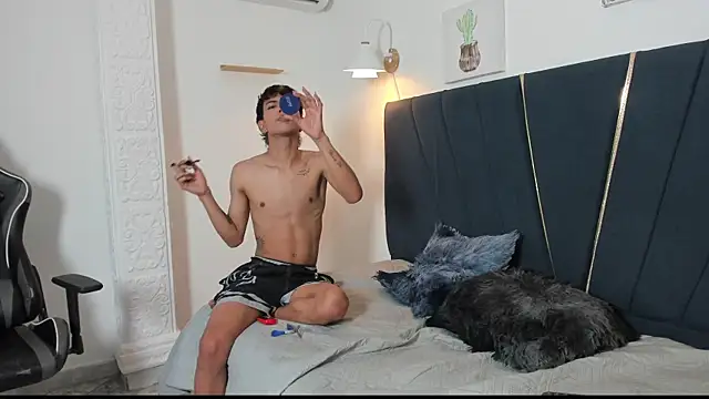 Enzo love18 online show from May 16, 2026, 3:38 am