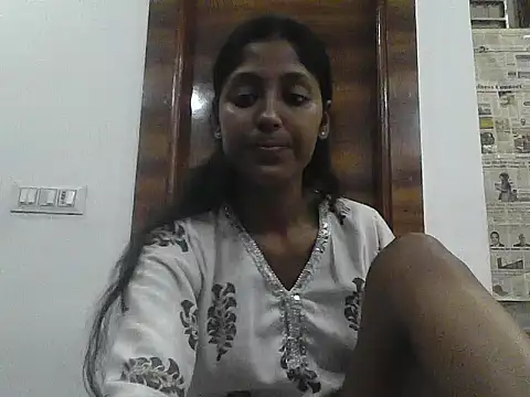 Pari lovers online show from March 19, 2026, 9:15 pm