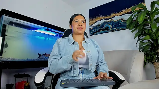lia lovelly01 online show from July 19, 2026, 11:23 pm