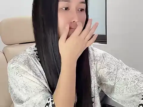 AmyLinee 1 online show from May 7, 2026, 4:32 pm