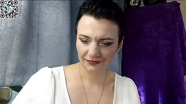 HotMamaQueen234 online show from April 19, 2026, 1:12 pm