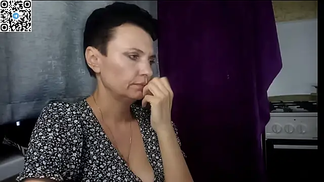 HotMamaQueen234 online show from June 25, 2026, 11:54 pm