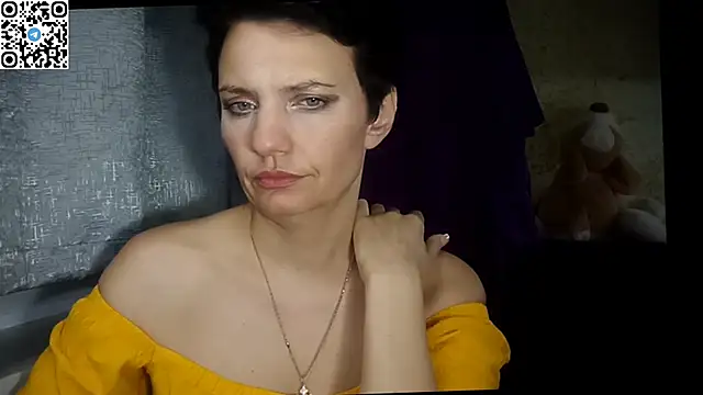 HotMamaQueen234 online show from June 15, 2026, 7:35 pm