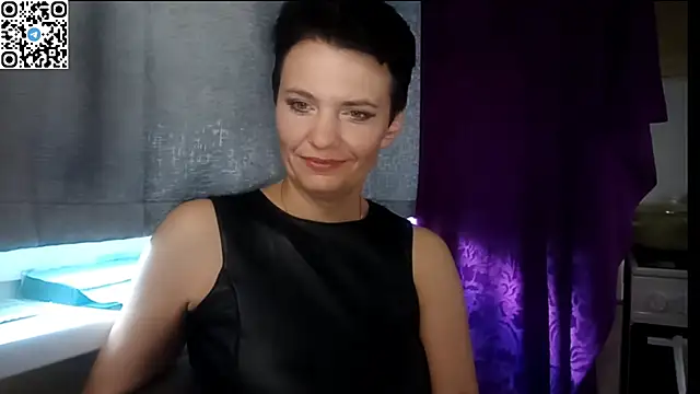 HotMamaQueen234 online show from July 15, 2026, 11:17 am
