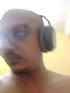 horny techie online show from May 3, 2026, 1:11 am