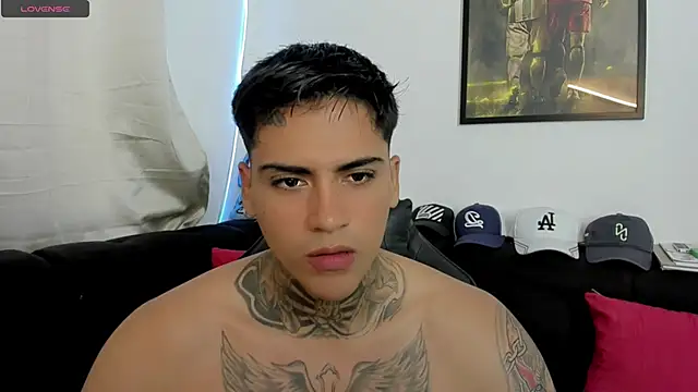 sweetlatinoboy online show from March 16, 2026, 2:53 pm