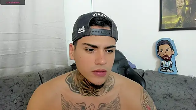 sweetlatinoboy online show from June 26, 2026, 11:43 pm