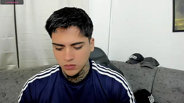 sweetlatinoboy online show from July 25, 2026, 9:39 am