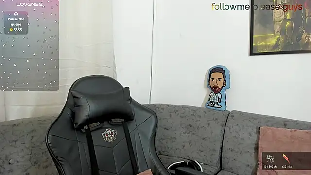 sweetlatinoboy online show from June 19, 2026, 12:11 pm
