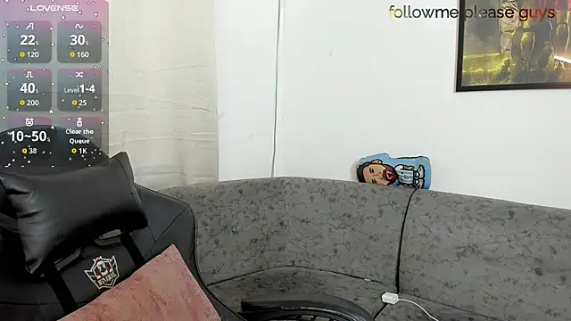 sweetlatinoboy online show from June 18, 2026, 12:10 pm