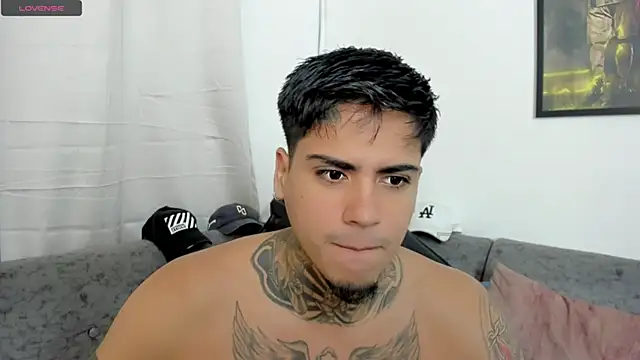 sweetlatinoboy online show from July 19, 2026, 9:50 am