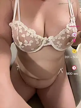 martinaa cresa online show from July 4, 2026, 7:29 pm