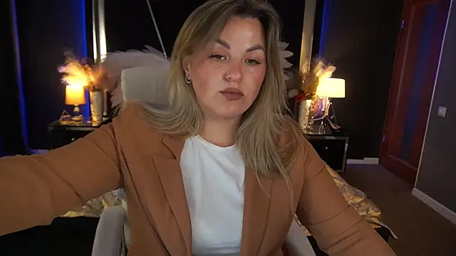 AlissyaGrayy online show from July 12, 2026, 7:04 pm