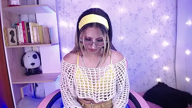 Snapshot of _Alexaavandercloude chatting on May 15, 2026, 7:45 pm Alexaavandercloude online show from May 15, 2026, 7:45 pm