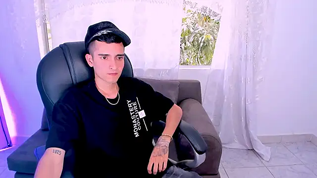 Snapshot of Ethann_Boy chatting on April 3, 2026, 8:26 pm Ethann Boy online show from April 3, 2026, 8:26 pm