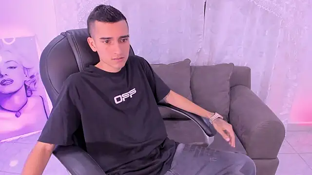 Snapshot of Ethann_Boy chatting on March 24, 2026, 10:10 pm Ethann Boy online show from March 24, 2026, 10:10 pm