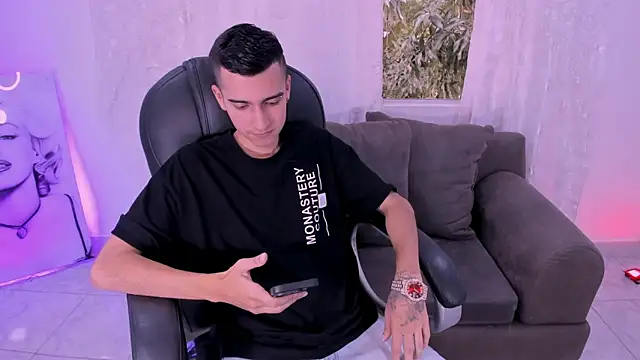 Snapshot of Ethann_Boy chatting on March 25, 2026, 9:14 pm Ethann Boy online show from March 25, 2026, 9:14 pm