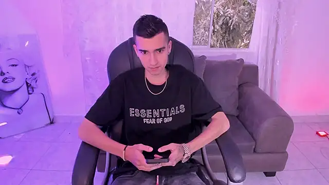 Snapshot of Ethann_Boy chatting on March 18, 2026, 8:53 pm Ethann Boy online show from March 18, 2026, 8:53 pm