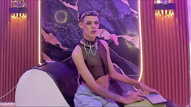 Kitty New house online show from April 3, 2026, 8:48 pm