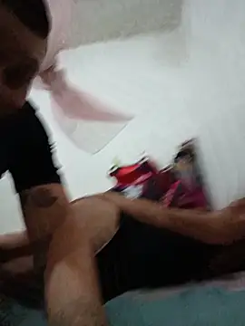 JulianAndYuli online show from June 5, 2026, 12:48 am