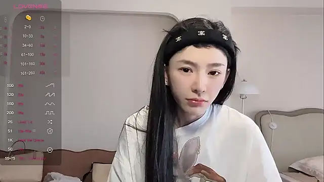 Snapshot of kiki-12 chatting on May 8, 2026, 6:06 am kiki-12 online show from May 8, 2026, 6:06 am