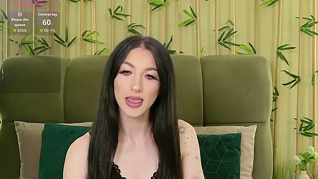 Snapshot of EllieJules chatting on April 13, 2026, 3:54 am EllieJules online show from April 13, 2026, 3:54 am