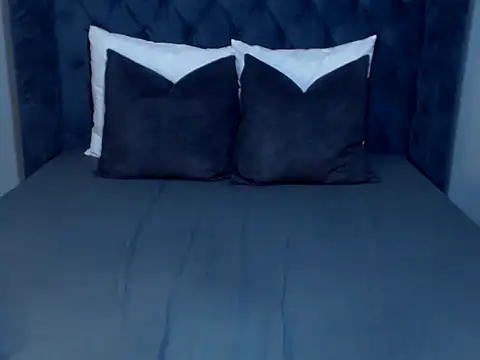 LillyPeachy21x online show from April 6, 2026, 8:21 pm