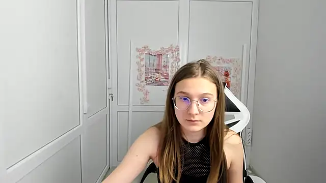 Mia kristal online show from June 2, 2026, 9:09 am