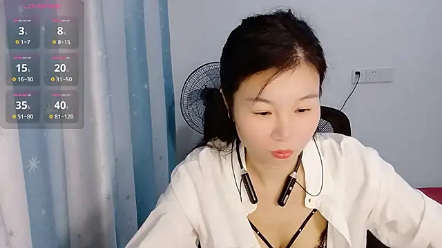 Snapshot of Lianzi-2026 chatting on June 4, 2026, 12:10 pm Lianzi-2026 online show from June 4, 2026, 12:10 pm