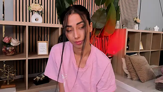 Snapshot of TiaCyrrus chatting on May 27, 2026, 2:24 pm TiaCyrrus online show from May 27, 2026, 2:24 pm