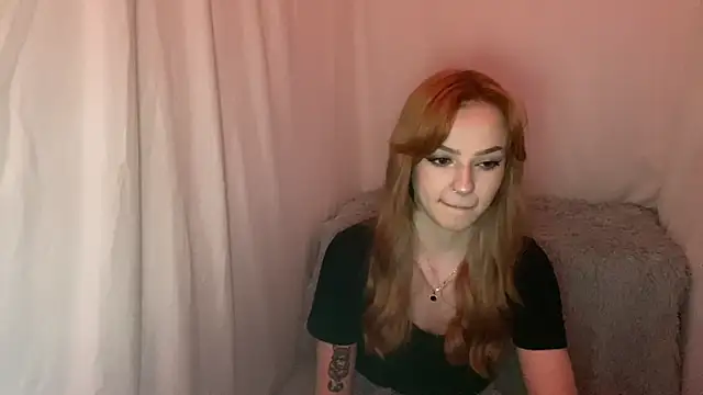 EvaKapnist online show from April 30, 2026, 8:57 pm
