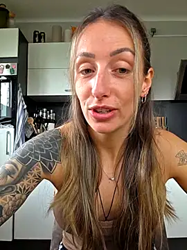 NicoleKaiser online show from April 21, 2026, 8:10 am