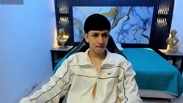 AdrianFranko online show from June 19, 2026, 1:28 pm