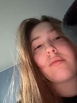 charmingggirl online show from April 20, 2026, 5:32 am