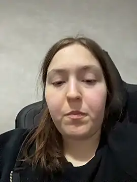 charmingggirl online show from April 12, 2026, 6:22 pm