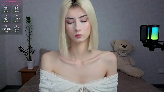kittysocutie online show from June 10, 2026, 12:34 am