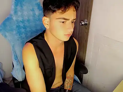 Snapshot of Mathias_twinkk chatting on April 8, 2026, 4:58 am Mathias twinkk online show from April 8, 2026, 4:58 am