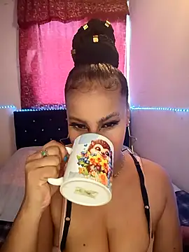 Snapshot of KAYLA_48_ chatting on April 4, 2026, 10:05 pm KAYLA 48 online show from April 4, 2026, 10:05 pm