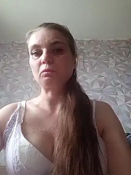 Snapshot of -MilfAnn- chatting on May 12, 2026, 8:43 am -MilfAnn- online show from May 12, 2026, 8:43 am