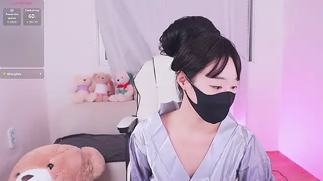 sexyjoy95 online show from May 13, 2026, 10:44 am