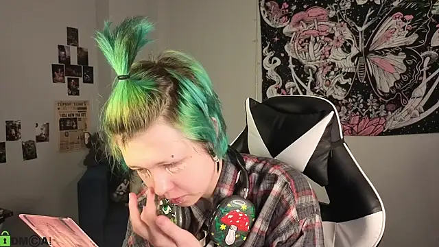 LittleKittenStar online show from April 25, 2026, 3:20 am
